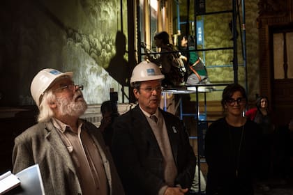 El Ministro de Cultura de la Nación, Tristán Bauer, y el director de la Biblioteca Nacional, Juan Sasturain, en la visita por las obras de restauración de la ex Biblioteca Nacional 