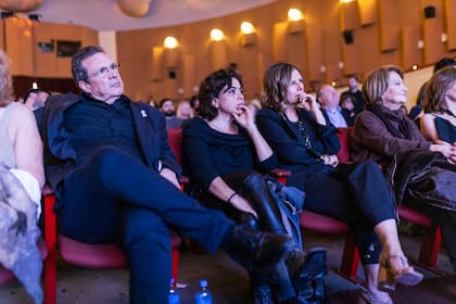 El ministro de Cultura, Tristán Bauer, y la actriz Paola Barrientos, entre otros