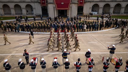 El ministro de Defensa, Jorge Taiana, encabezó el acto por el Día del Ejército Argentino.