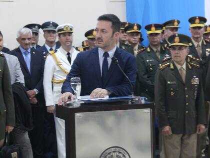 El ministro de Defensa, Luis Petri, en el Regimiento de Infantería 1 Patricios