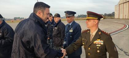 El ministro de Defensa, Luis Petri, en el sector militar de Aeroparque