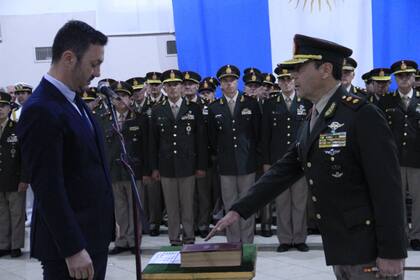 El ministro de Defensa, Luis Petri, y el jefe del Ejército, general Carlos Alberto Presti