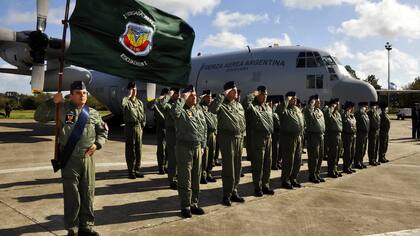 El ministro de Defensa presentó el avión Hércules KC-130 modernizado