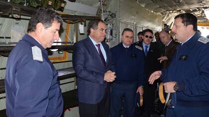 El ministro de Defensa presentó el avión Hércules KC-130 modernizado