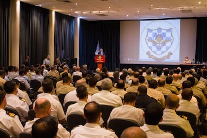 El ministro de Defensa reveló que otro objetivo de su gestión será la ampliación de la capacidad submarina de la Armada