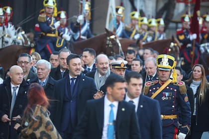 El ministro de Desregulación del Estado, Federico Sturzenegger; el ministro de Defensa, Luis Petri; el vocero presidencial, Manuel Adorni; el ministro de Justicia, Mariano Cúneo Libarona, entre otros, acompañaron al Presidente a la Catedral
