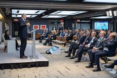 Nueva crítica de Sturzenegger a Rocca: “¿Por qué operar con reglas diferentes en la Argentina?"