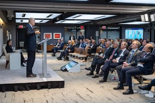 Nueva crítica de Sturzenegger a Rocca: “¿Por qué operar con reglas diferentes en la Argentina?"