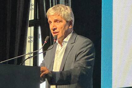El ministro de Economía, Luis Caputo, durante su discurso en la Sociedad Rural Argentina (SRA)