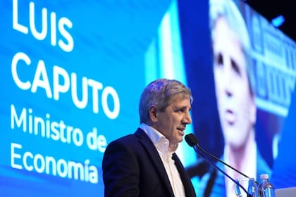 El ministro de Economía, Luis Caputo, en el congreso económico Expo EFI