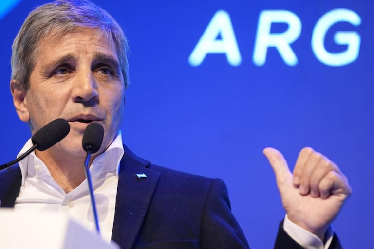 El ministro de Economía, Luis Caputo, en el congreso económico Expo EFI