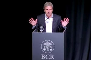 Caputo admitió que le preocupa la velocidad de la recuperación y apuntó contra quienes piden devaluar