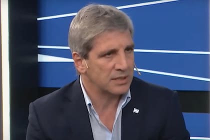 Caputo dijo que el Gobierno no va a emitir deuda en el mercado internacional y habló del dólar.