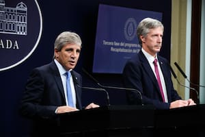 El ministro de Economía, Luis Caputo, y el presidente del Banco Central de la República Argentina (BCRA), Santiago Bausili