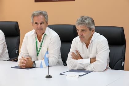 El ministro de Economía, Luis Caputo, y el secretario de Finanzas, Pablo Quirno, durante la reunión con Ilan Goldfajn
