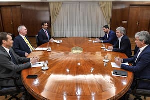 El máximo ejecutivo global de Bunge se reunió con Caputo y Adorni