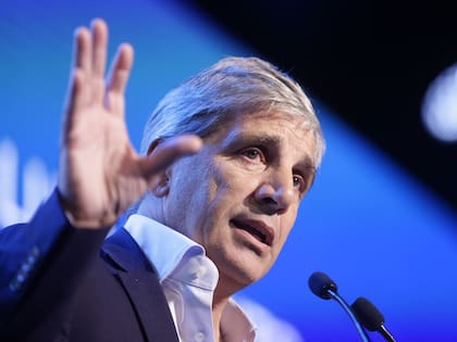 El ministro de Economía, Luis "Toto" Caputo