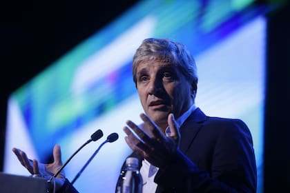 El ministro de economía, Luis "Toto" Caputo, en la exposición de economía ExpoEFI