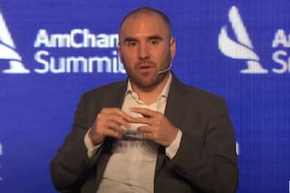 La maquinita de pesos no para de emitir y complica la revisión del acuerdo con el FMI