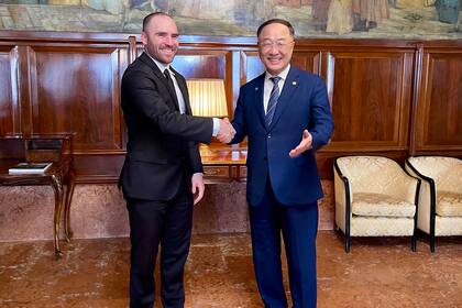 El ministro de economía, Martín Guzmán, en Venecia durante la reunión con el ministro de Economía de Corea del Sur