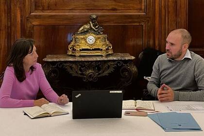 El ministro de Economía, Martín Guzmán, y la funcionaria del FMI Julie Kozack en un reciente encuentro en Roma.