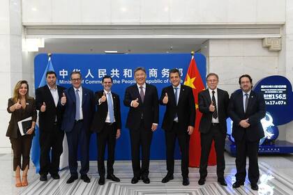 El ministro de Economía Sergio Massa y el secretario de Agricultura Juan José Bahillo, durante la gira por China