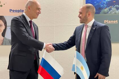 El ministro de Finanzas ruso, Anton Siluanov, junto con Martín Guzmán en la cumbre del G-20