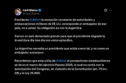 El ministro de Gobierno bonaerense, Carlos Bianco, apuntó contra el presidente Javier Milei por su aparición en el portaaviones USS Nimitz