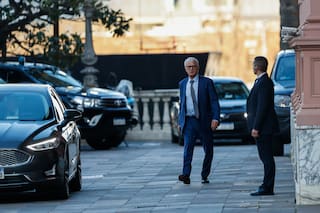 Cúneo Libarona se queda en el gabinete al menos hasta febrero por un pedido de Milei