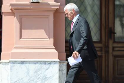 El ministro de Justicia, Mariano Cúneo Libarona, al retirarse de la Casa Rosada