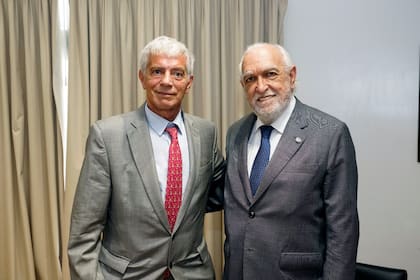 El ministro de Justicia, Mariano Cúneo Libarona, y el presidente del Colegio de la Abogacía, Ricardo Gil Lavedra