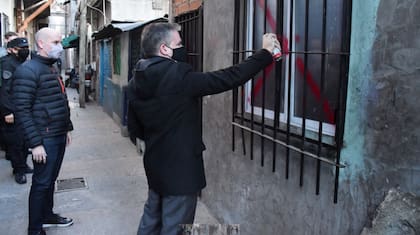 El ministro de Justicia y Seguridad porteño, Marcelo D'Alessandro, en el momento de la clausura del búnker narco en la villa Zavaleta