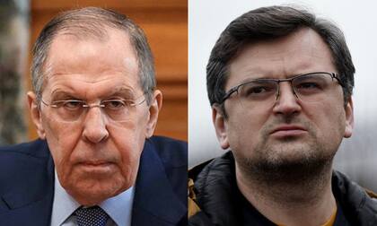 El ministro de Relaciones Exteriores de Rusia, Sergei Lavrov, y su homólogo ucraniano, Dmytro Kuleba