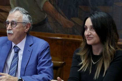 El ministro de Salud, Mario Lugones, y su vice, Cecilia Loccisano