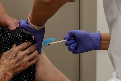 El ministro de Salud porteño destacó la importancia de la vacunación para prevenir mayores contagios.