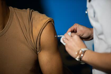 El ministro de Salud porteño, Fernán Quirós, señaló que solo hay una posibilidad en 100.000 de sufrir un efecto adverso