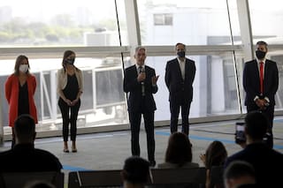 Anuncian el regreso de los vuelos y colectivos de larga distancia