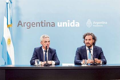 El ministro de Transporte, Mario Meoni, junto al jefe de Gabinete, Santiago Cafiero; Meoni debe resolver lo de las concesiones portuarias