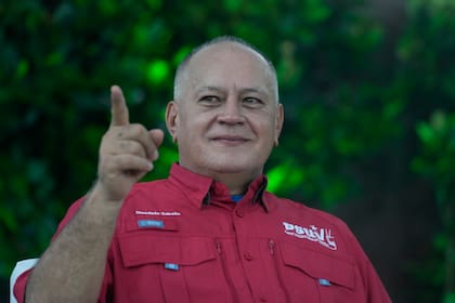 El ministro del Interior de Venezuela, Diosdado Cabello, hace un gesto durante un acto por el 16º aniversario de la Juventud Socialista Unida de Venezuela en Caracas, Venezuela, el jueves 12 de septiembre de 2024. (Foto AP/Ariana Cubillos)