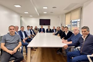 Por primera vez desde que asumió, Santilli asistió a una reunión de Pro para aplacar tensiones con LLA