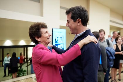 El ministro del Interior, Eduardo de Pedro, con la embajadora de Israel en Buenos Aires, Galit Ronen