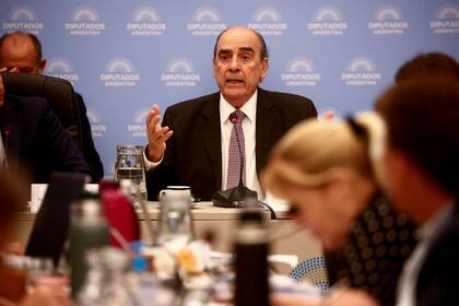 El ministro del Interior, Guillermo Francos, durante su exposición en la Cámara de Diputados