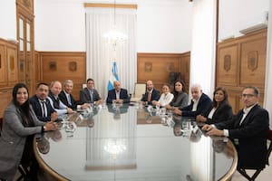 Francos se reunió con diputados de bloques provinciales para avanzar con la ley de Bases y el paquete fiscal