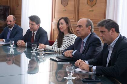 El ministro Francos junto a Victoria Villarruel y Nicolás Posse.
