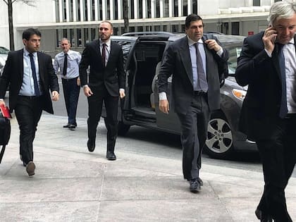 Para Tiscornia, con la presentación de la primera oferta de Guzmán en abril "se quiso tirar demasiado de la cuerda tratando de aprovechar que el mundo se caía a pedazos financieramente"