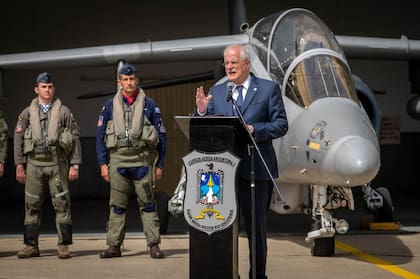 El ministro Jorge Taiana defendió la presencia militar argentina en el sur