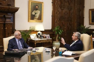 Resignación por la decisión del Presidente de limitar la compra de aviones militares