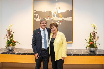El ministro Luis Caputo y la titular del FMI, Kristalina Georgieva
