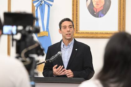 El ministro Marcelo Pérez dio la primera conferencia de prensa desde que arrancó el conflicto: no se invitó a medios nacionales ni a los críticos del oficialismo
