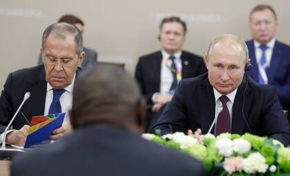 El ministro ruso de Asuntos Exteriores, Sergei Lavrov, y el presidente Vladimir Putin